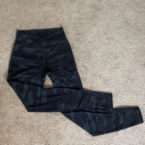 Alphalete Black Camo V waist Leggings